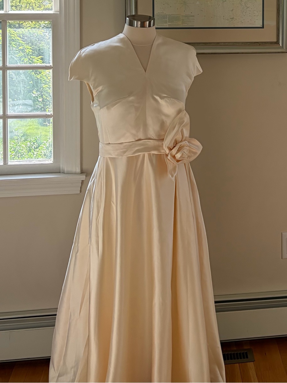 Elegant Cream V-Neck A-Line Dress with Waist Flower